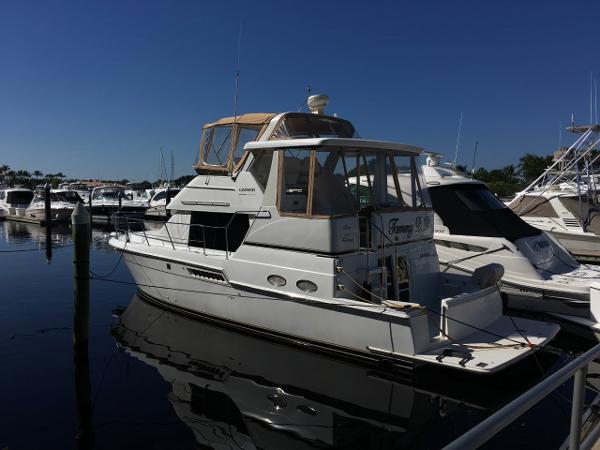 1999 Carver 404 Cockpit Motor Yacht