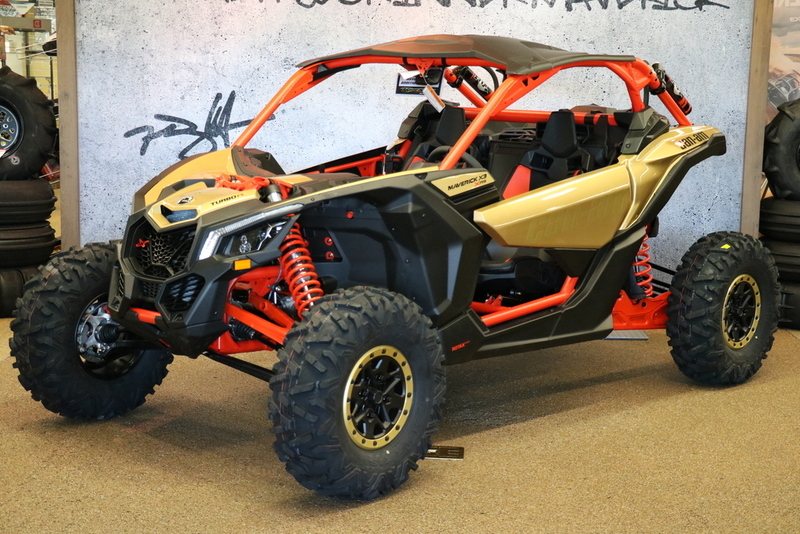 2017 Can-Am Maverick X3 X RS Turbo R Gold & Can-Am Red