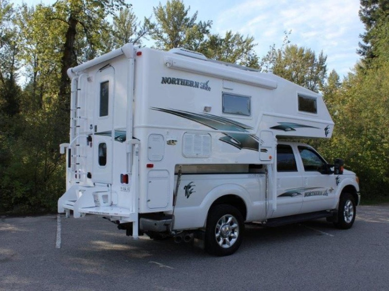 2017 Northern Lite Special Edition Series Campers 8-11 Q Classic