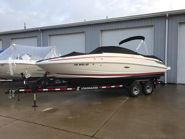 2011 Sea Ray 240 Sundeck