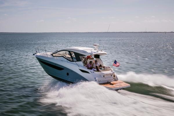 2017 Sea Ray Sport Sundancer 350 Coupe