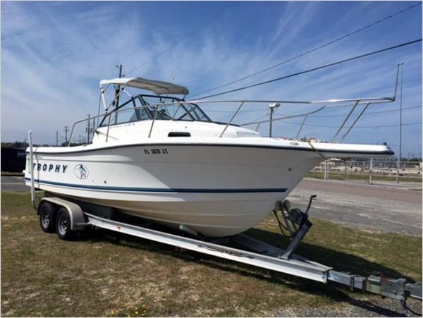 1999 Bayliner 2352 Trophy