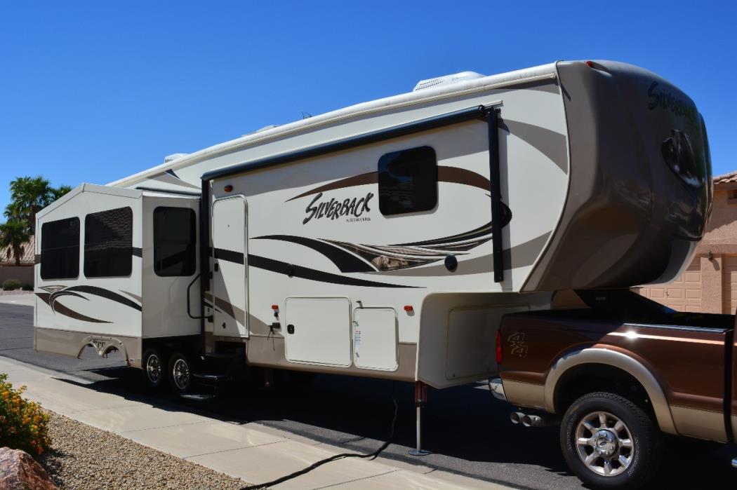 2014 Forest River CEDAR CREEK SILVERBACK 33L