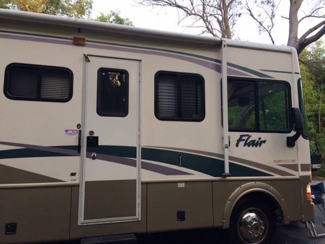 2003 Fleetwood FLAIR 33R