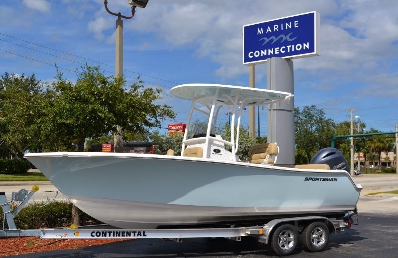 2017 Sportsman Heritage 211 Center Console