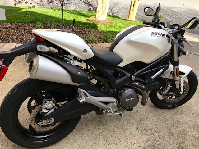 2010 Ducati MONSTER 696