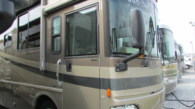 2005 Winnebago Journey 36G