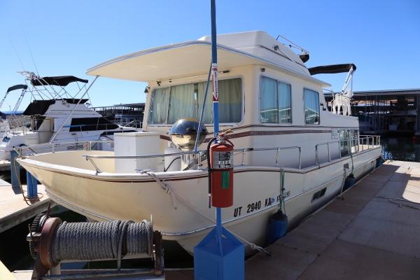 1983 Holiday Mansion Barracuda Houseboat