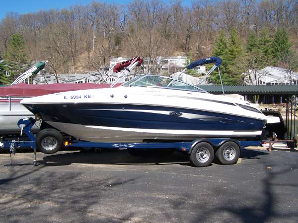 2011 Sea Ray 240 Sundeck