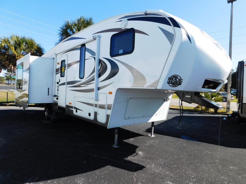 2013 Keystone COUGAR 28SSGS 3 SLIDES REAR LIVING 1/2 TON TOWABLE