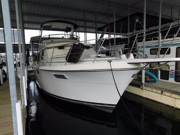 Carver 4207 Aft Cabin Yacht Boats for sale