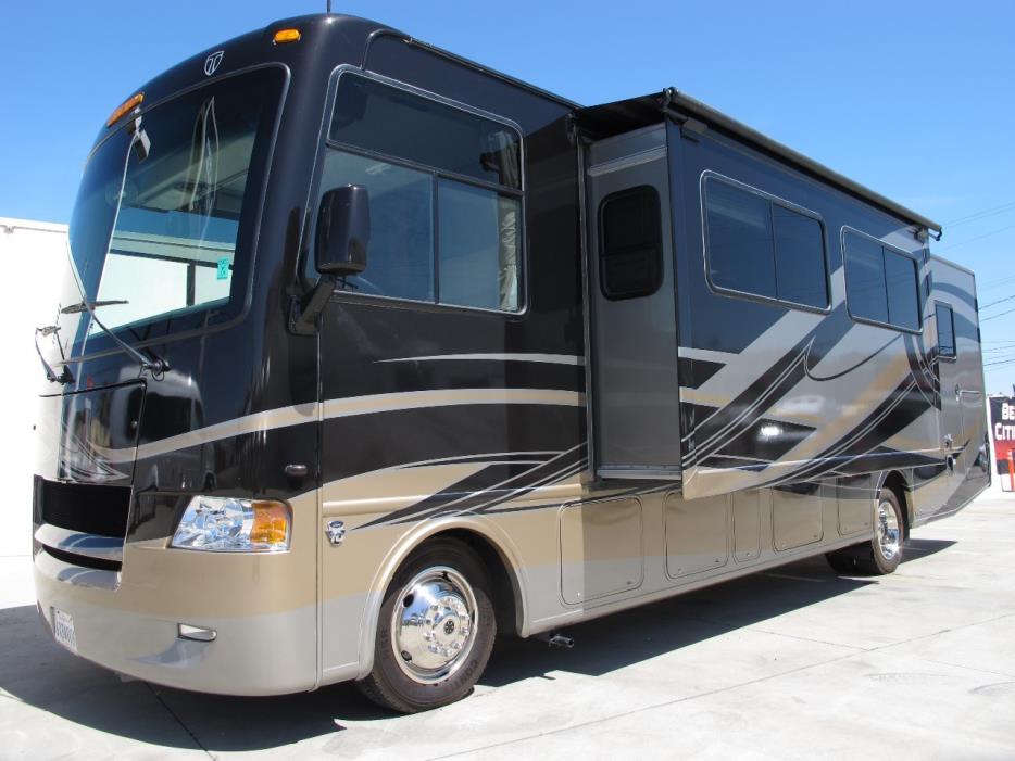 2012 Thor Motor Coach HURRICANE 31J W/MID LIVING