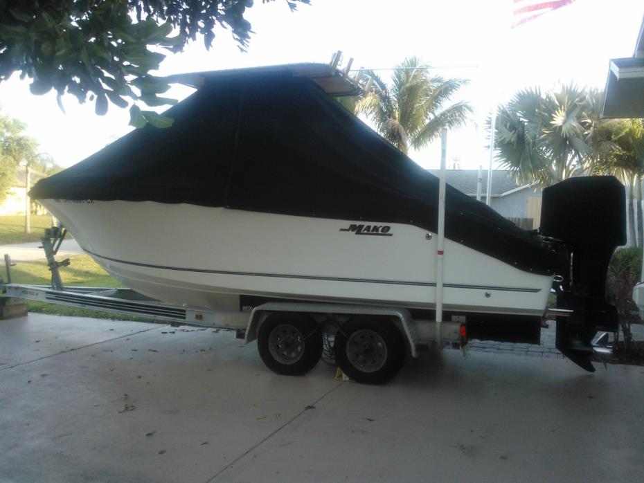 2000 Mako 232 Center Console