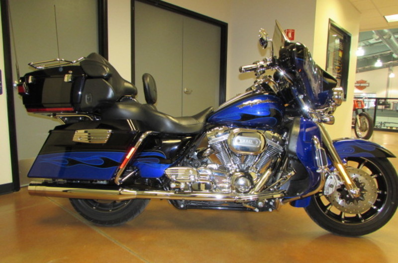 2011 Harley-Davidson FLHTCUSE6 - CVO Ultra Classic Electra Glide