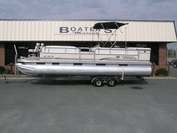 2003 Tracker 240 Party Barge