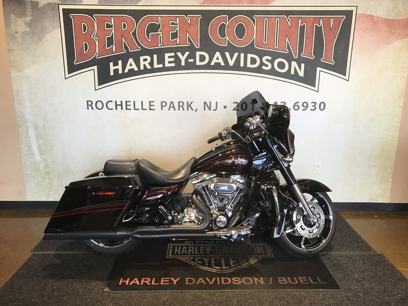 2011 Harley-Davidson FLHXSE2 - CVO Street Glide