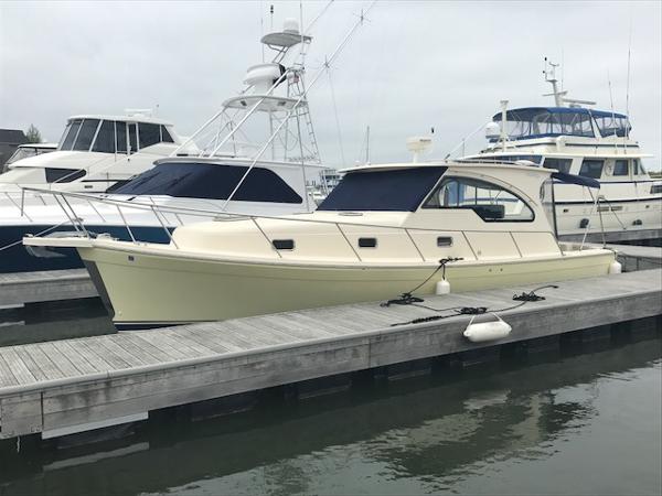 2005 Mainship 34 Pilot Rum Runner II Hard Top