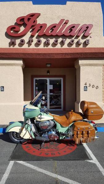 2017 Indian Roadmaster Willow Green Over Ivory Cream