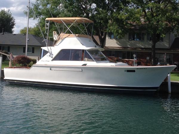 1972 Chris Craft Commander Sport Cruiser