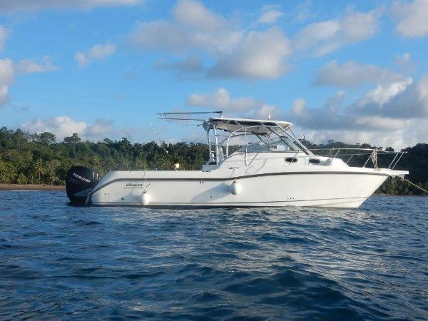 2006 Boston Whaler Conquest 305