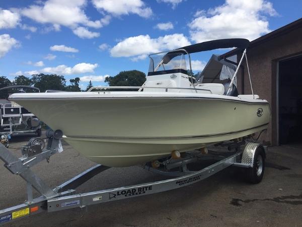 2017 Sea Hunt Triton 188