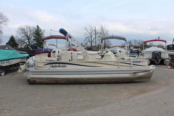 2006 GODFREY MARINE Sweetwater 2186DF