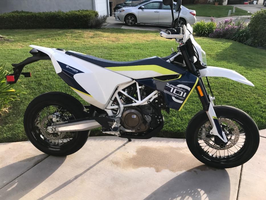 2016 Husqvarna 701 SUPERMOTO