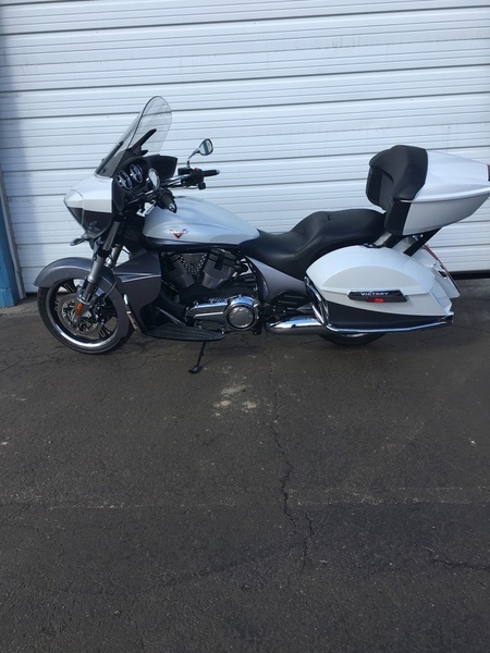 2016 Victory Motorcycles Cross Country Tour Two-Tone White Pearl and Gray