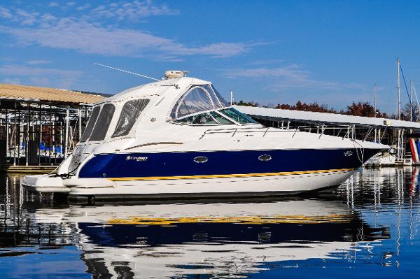 2004 Cruisers Yachts 370 Express