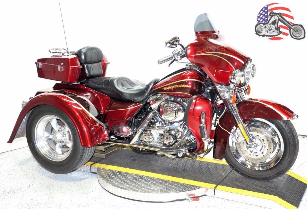 2005 Harley-Davidson Screamin' Eagle CVO Electra Glide FLHTCSE2