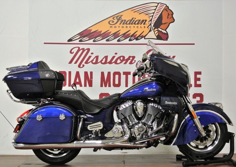 2017 Indian Motorcycle Roadmaster Icon Series Blue Sapphire and Brilliant Blue