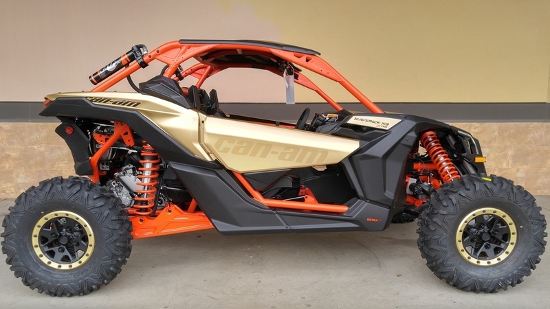 2017 Can-Am Maverick X3 X RS Turbo R Gold & Can-Am Red