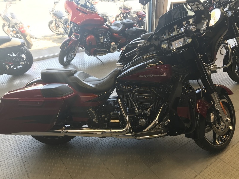 2017 Harley-Davidson FLHXSE - CVO Street Glide