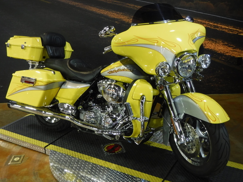 2005 Harley-Davidson FLHTCSE2 CVO Electra Glide