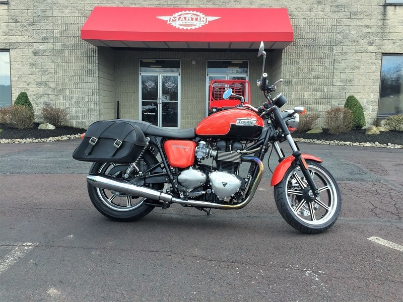 2012 Triumph Bonneville SE Two-Tones