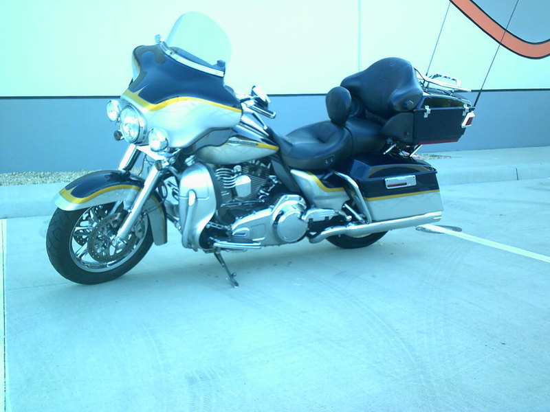 2012 Harley-Davidson FLHTCUSE7 - CVO Ultra Classic Electra Glide