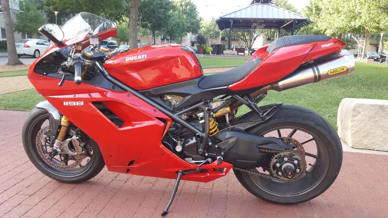 2011 Ducati SUPERBIKE 1198