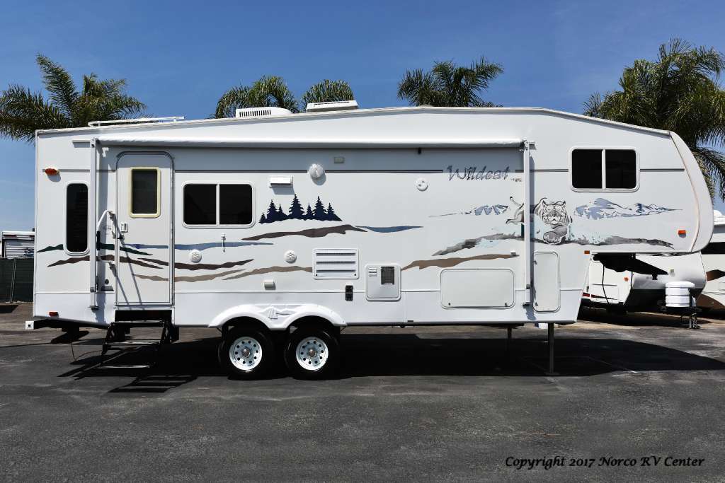 2006 Forest River Wildcat F27