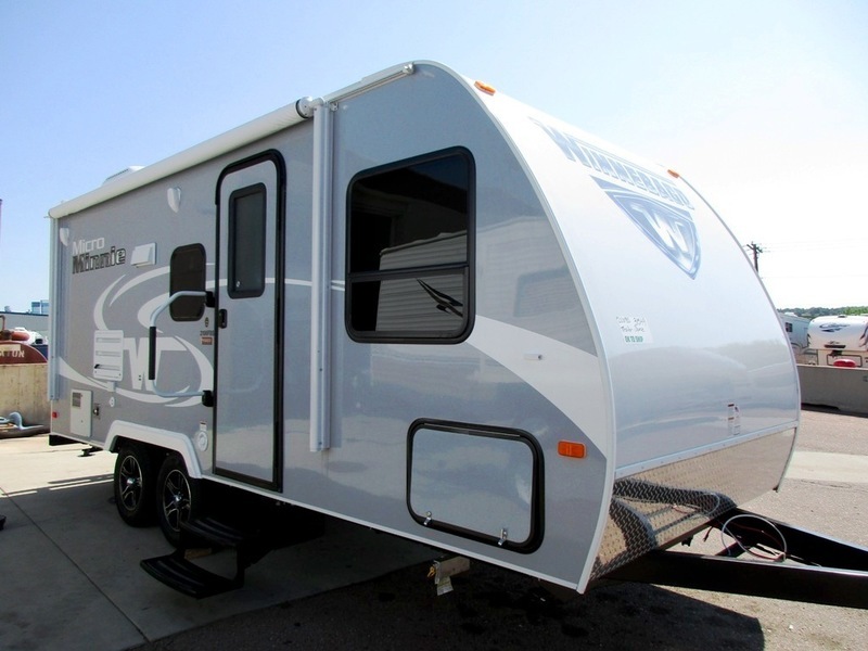 2017 Winnebago Micro Minnie 2106FBS