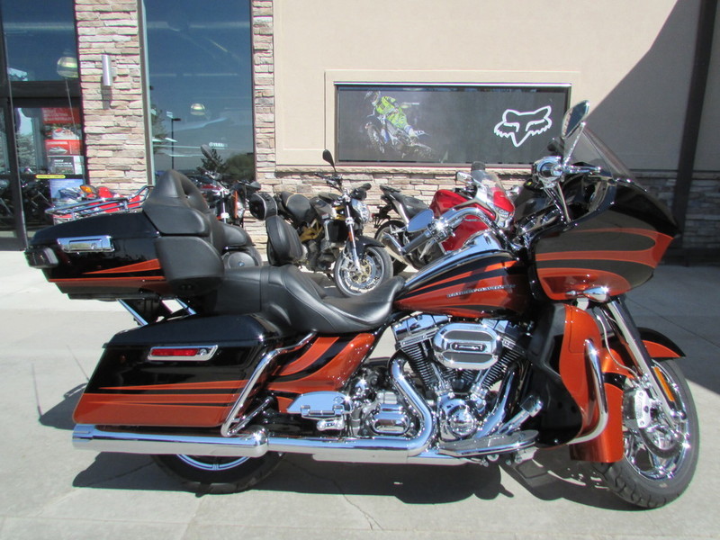 2015 Harley-Davidson FLTRUSE - CVO Road Glide Ultra