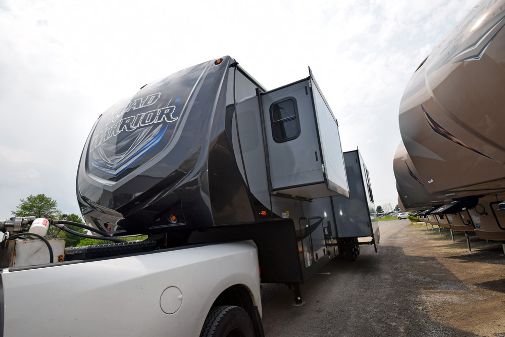 2017 Heartland Rv Road Warrior 427