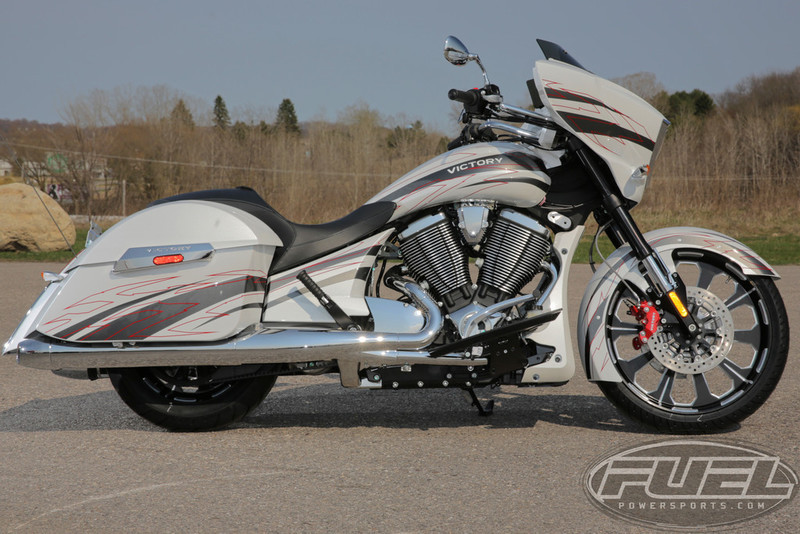 2017 Victory Motorcycles Magnum X-1 Pearl White w/Platinum Overlay
