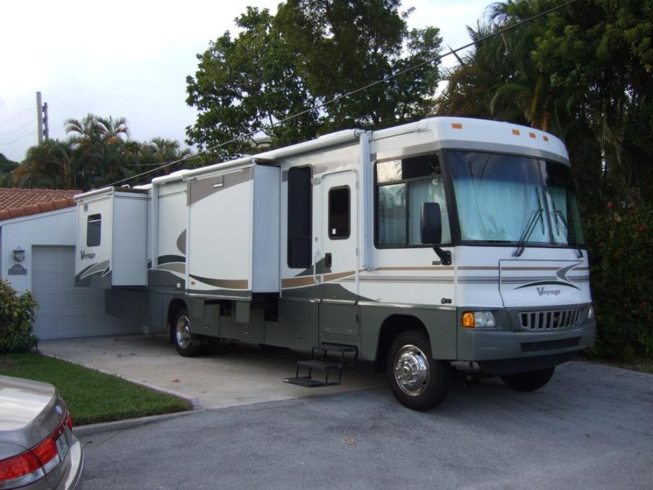 2005 Winnebago VOYAGE 35A