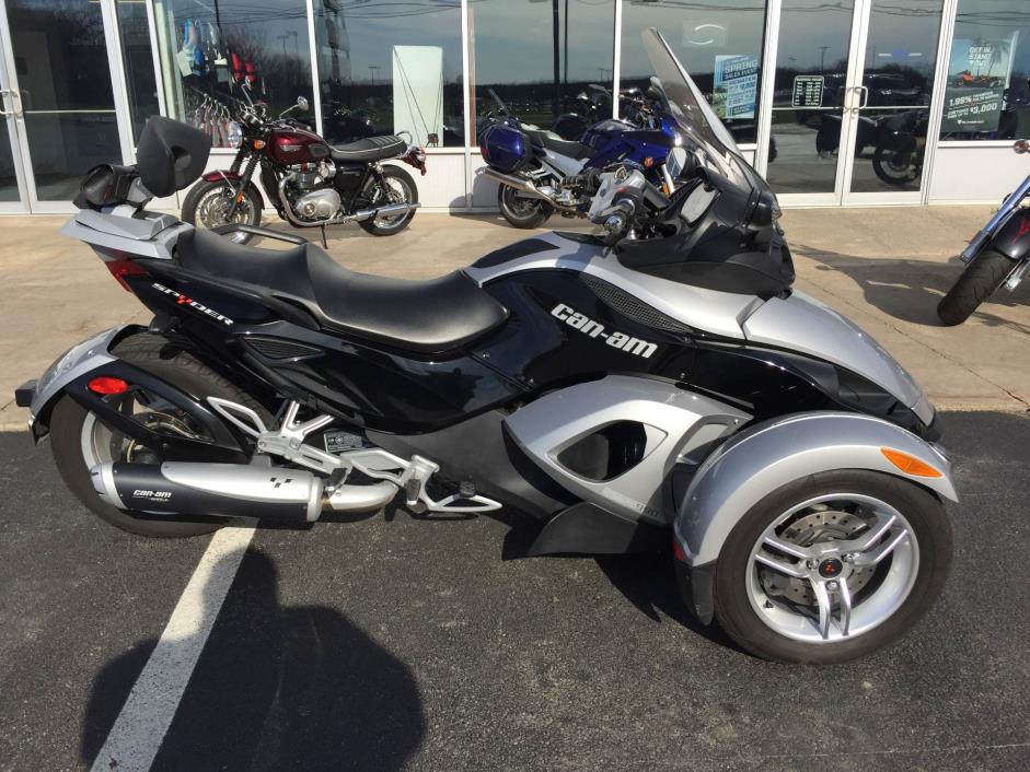 2009 Can-Am Spyder™ GS Roadster with SM5 Transmission (manual)