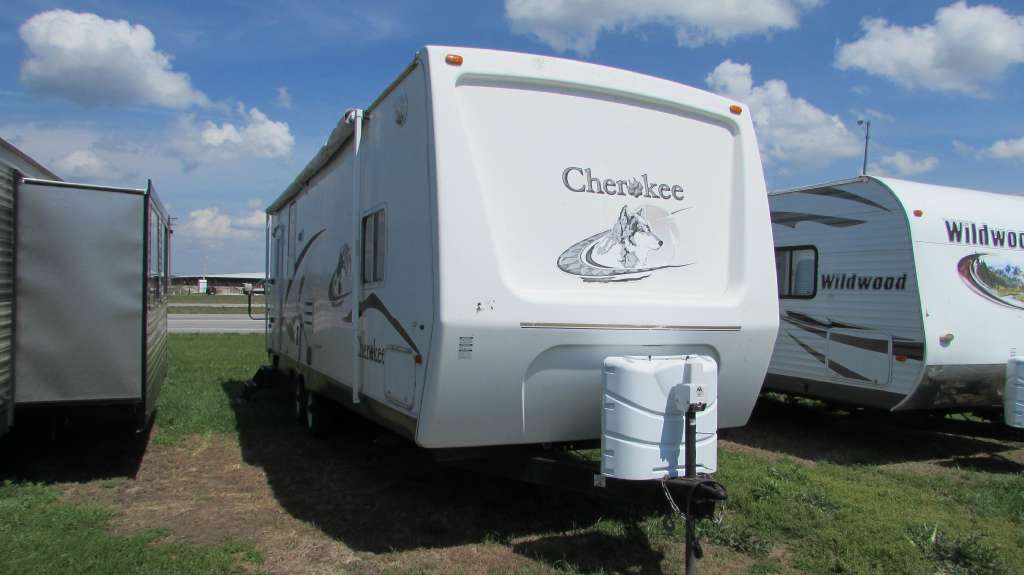 2004 Forest River Cherokee 24L