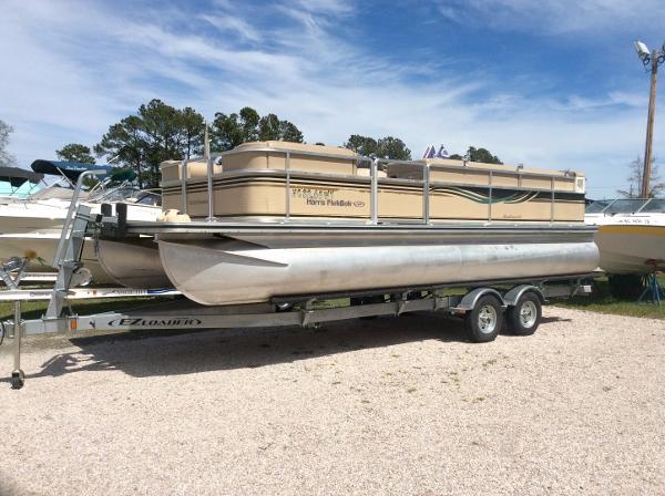 2005 Harris FloteBote 220 Sunliner