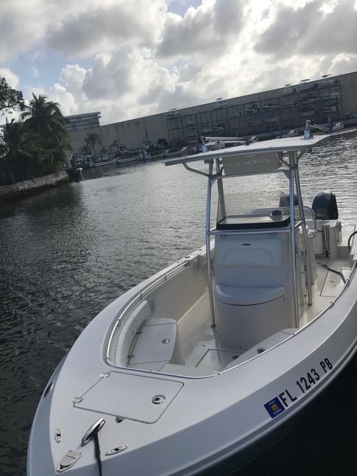 2008 Cobia 256 Center Console