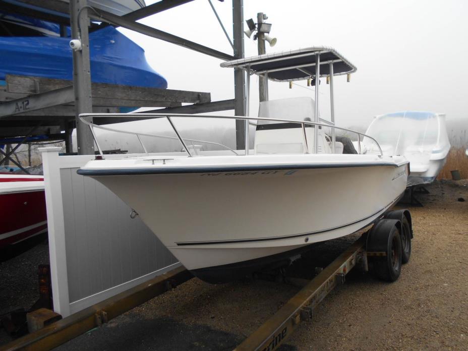 2005 Sea Hunt Triton 220