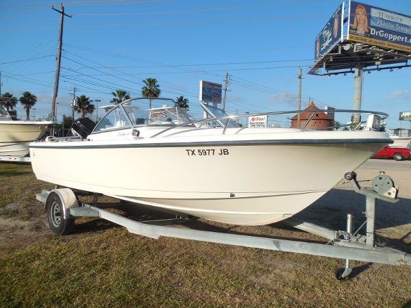 1999 Sea Hunt 202 Escape