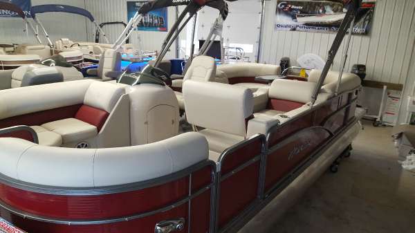 2017 Manitou Pontoons Oasis 23 SE